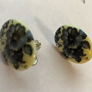Beautiful floral earrings screw on style